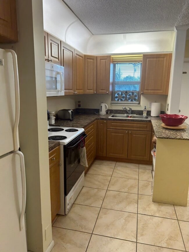 Photo - 1554 N 12th Ct Unidad #14B