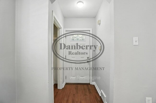 Photo - 822 Searles Rd