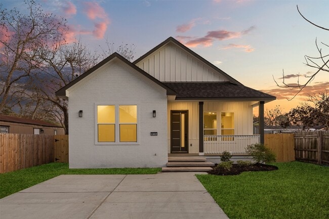 Photo - 615 Lettie St