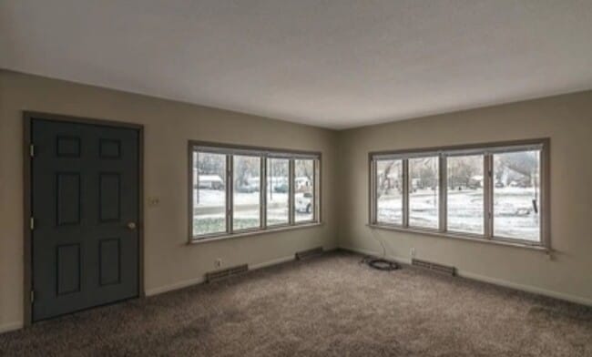 Loving room - 802 Le Hillier St Unit 1