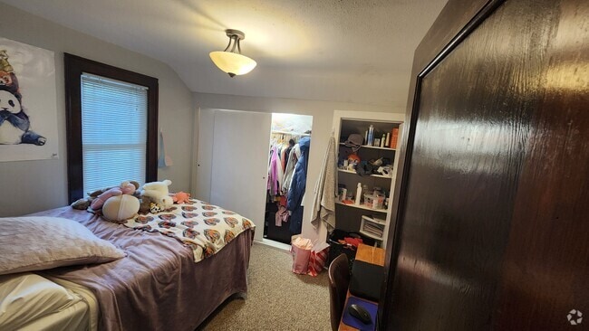Building Photo - 936 Drake St Unit 5 Rental
