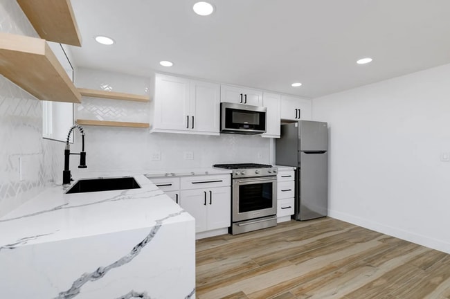 Building Photo - This Unit #2 Rental