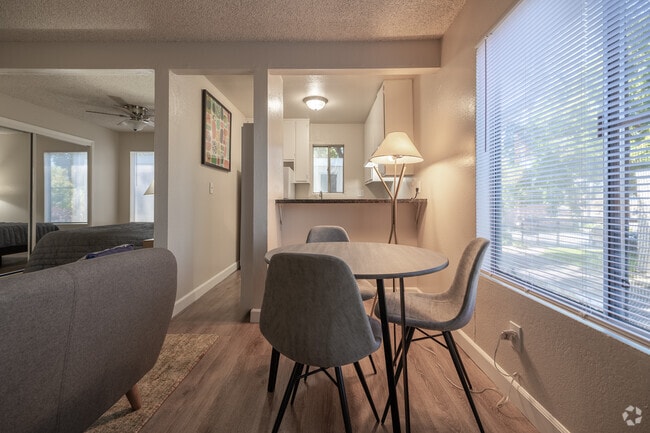 1BD, 1BA 392SF Breakfast Nook Studio