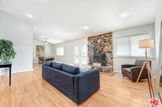 Photo - 24648 Eilat St