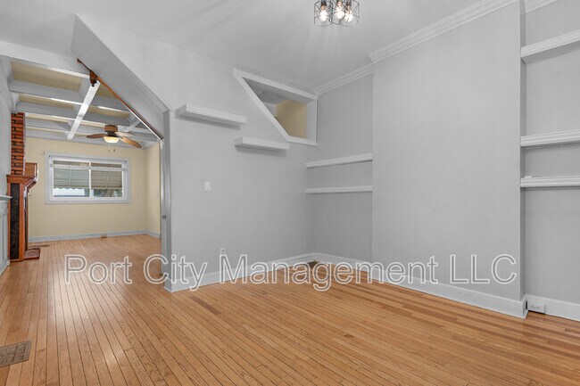 Photo - 430 W 23rd St