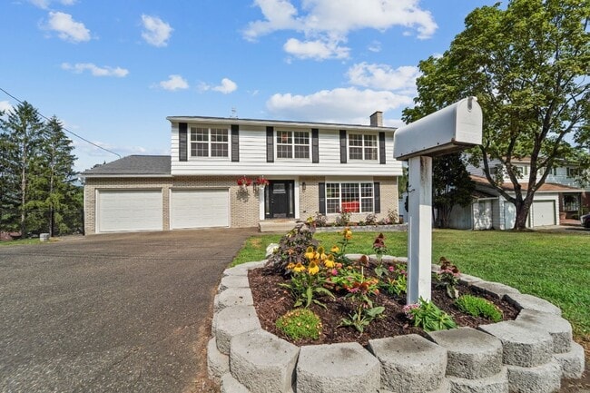 Building Photo - 4805 Marshall Dr E Rental