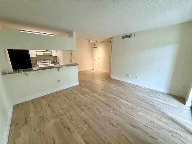 Photo - 410 S Park Rd Unit 1-105