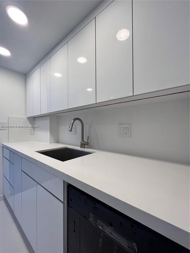 Photo - 800 West Ave Unit 832