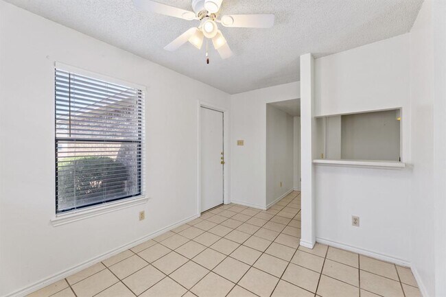 Photo - 2615 Gwendolyn Ln