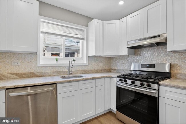 Photo - 2422 S Iseminger St