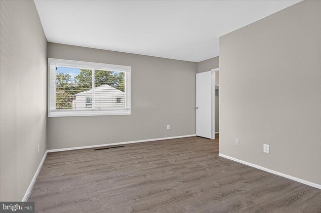 Photo - 402 Reneau Way