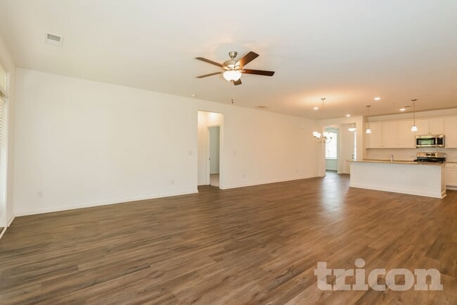 Photo - 117 Everett Sq