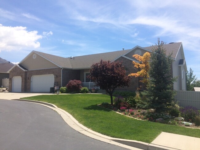 Home on Cul-de-sac - 3911 W Monson Pl