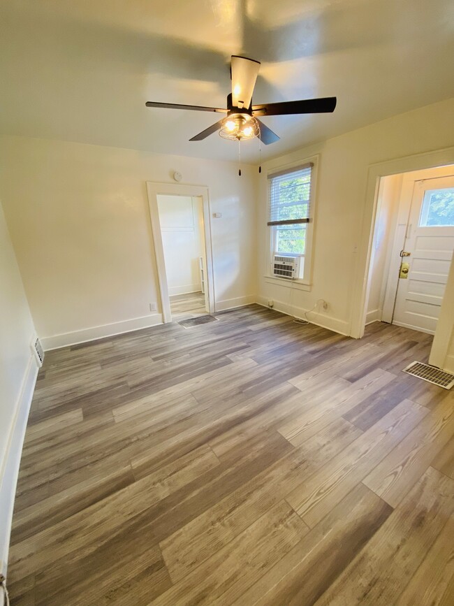 Photo - 5 S Johnson St