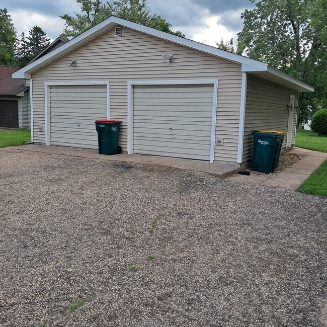Photo - 401 Lewis St