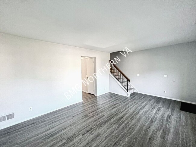 Photo - 2689 Glengyle Dr