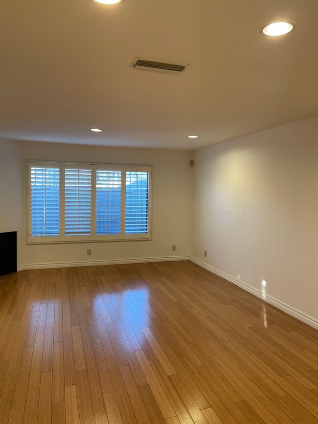 Photo - 211 Palmetto Dr