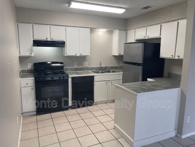 Photo - 1201 Southport Dr Unit B