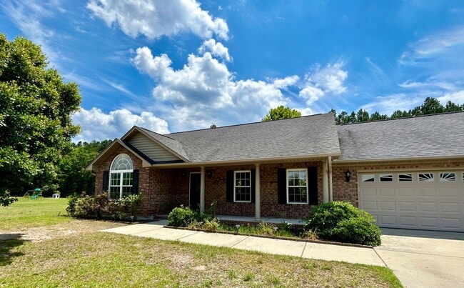 Building Photo - Large Fenced Yard in Saddlebrook Subdivision!