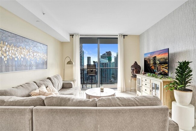 Building Photo - 45 SW 9th St Unit 4004