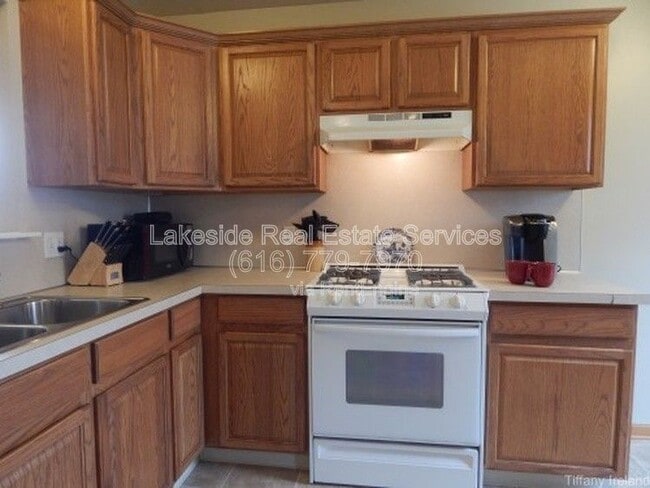 Photo - 711 Logan St SE