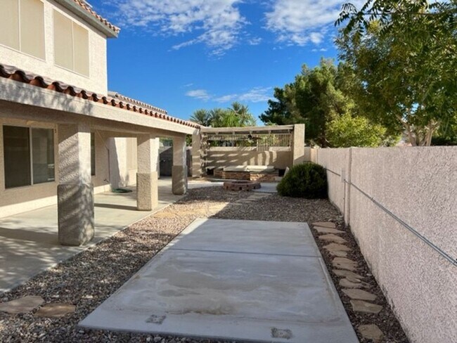 Photo - 4 Bedrooom 3 1/2 Bath with a 3 car garage!