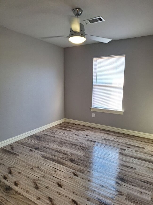 Photo - 3 bedroom Duplex with move in special