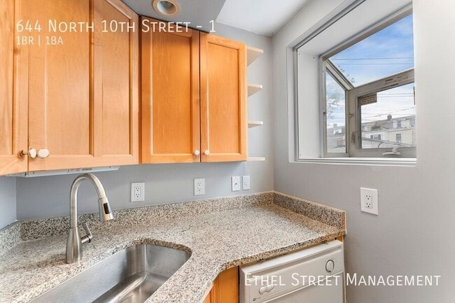 Photo - 644 N 10th St Unit 1