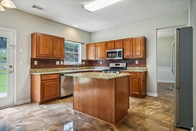 Photo - 2455 Beckenham Pl