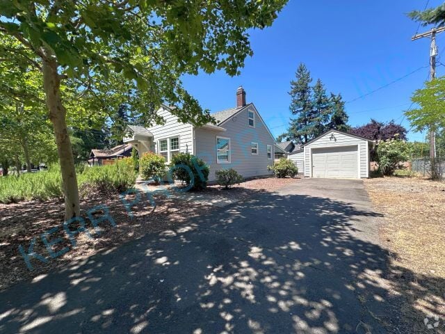 Building Photo - Charming 2-Bedroom Haven with Gleaming Har... Rental
