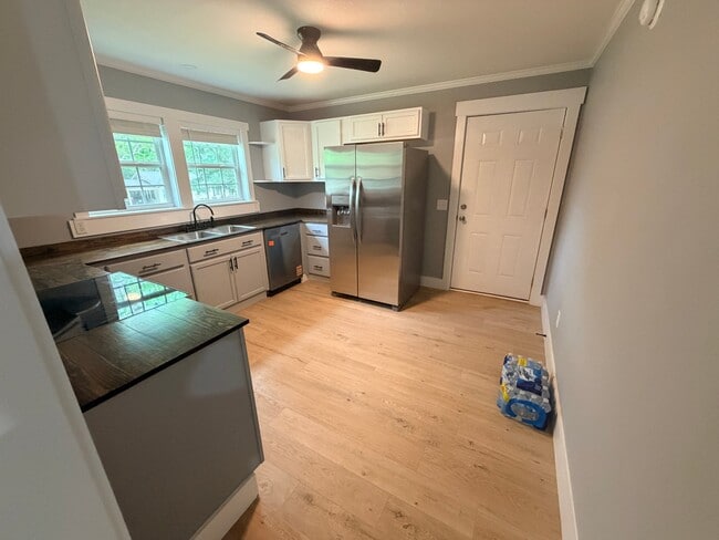 Photo - 204 12th Ave