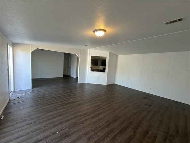 Photo - 3031 Overland Rd