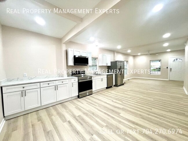 Photo - 147 Dixon Cir