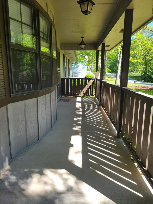 Photo - 172 St George Dr