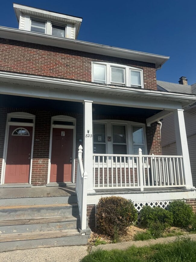 Building Photo - 823 Pine St Unit 823