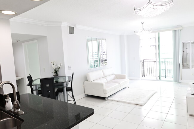 Building Photo - 600 S Dixie Hwy Unit 759 Rental