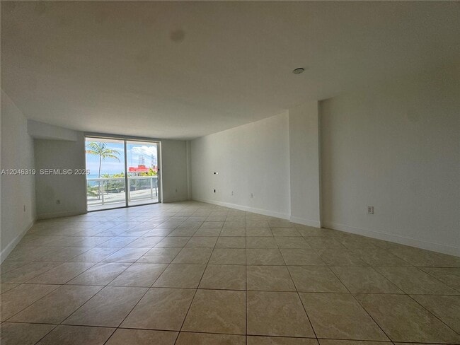 10275 Collins Ave Unit 318