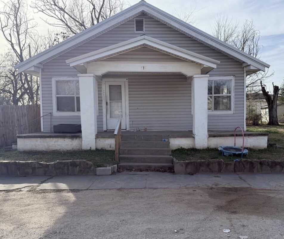 Photo - 515 W 10th St