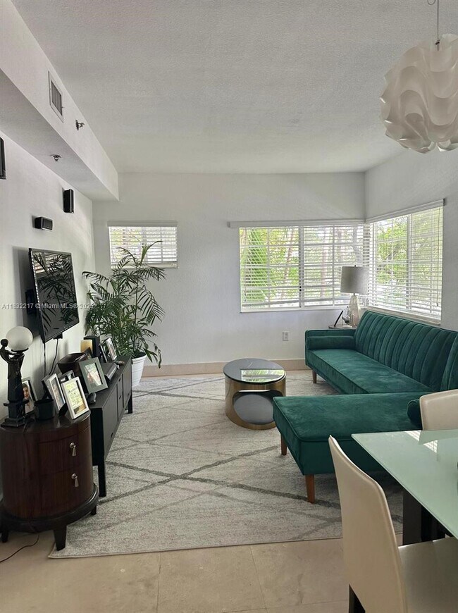 Building Photo - 1300 Pennsylvania Ave Unit 201 Rental