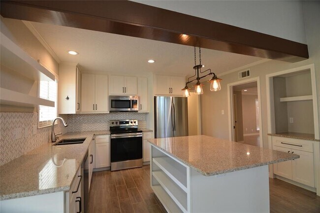 Photo - 19118 Challe Cir W