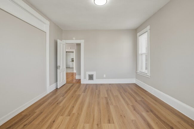 Photo - 233 Maple St