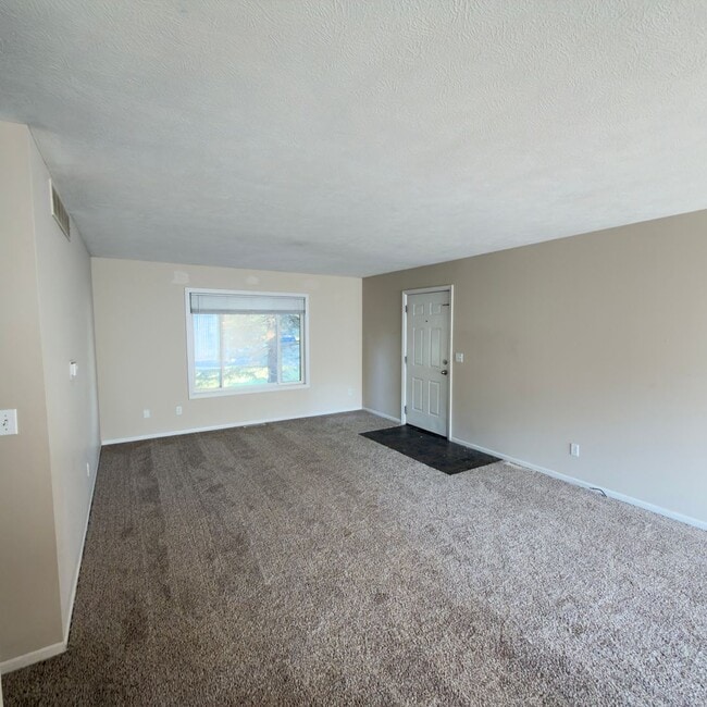 Photo - 4441 Hillrise Ct NE