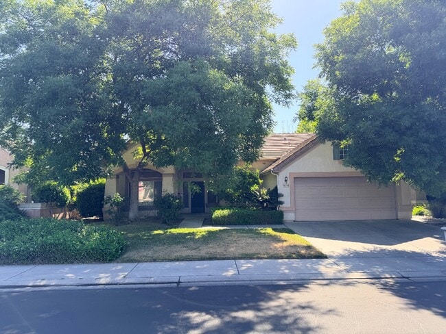 Building Photo - 6200 N Stockdale Dr