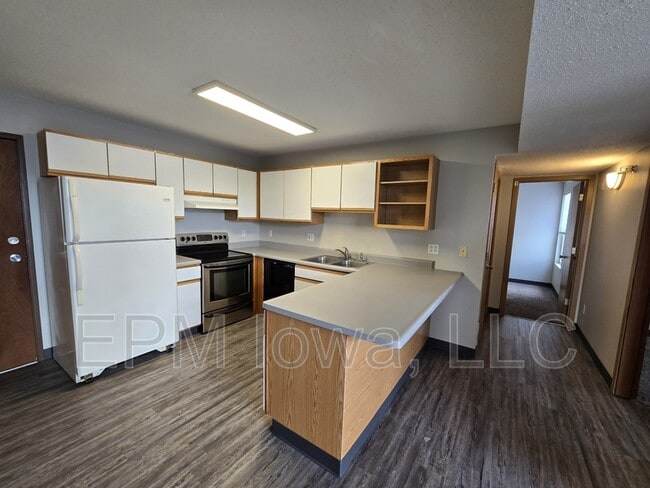 Building Photo - 60 Miller Ave SW Rental