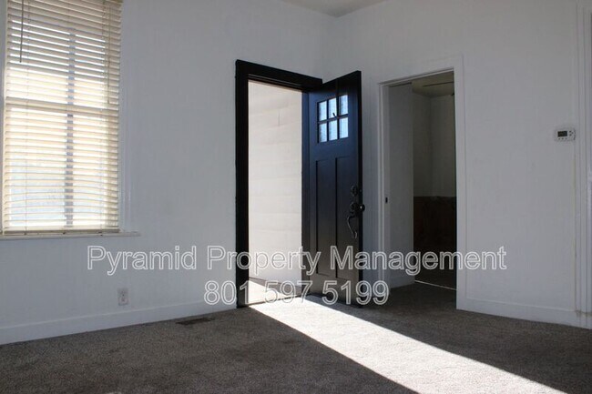 Photo - 489 E Center St