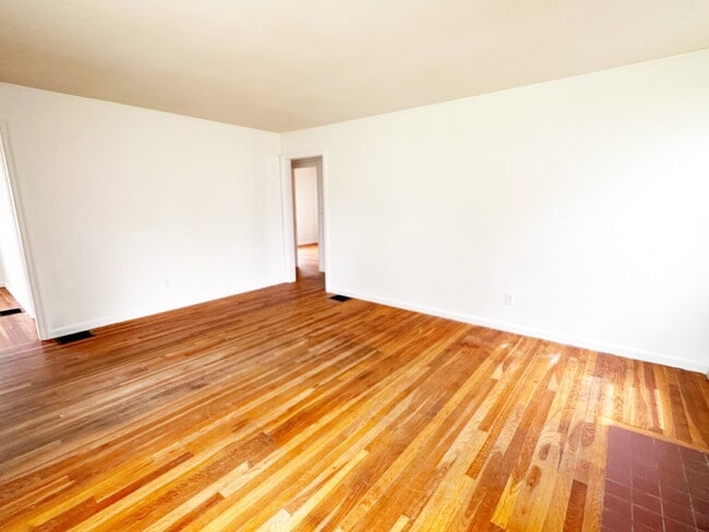 Photo - EAST SIDE 3 BEDROOM WITH BASEMENT! AVAILABLE NOW!