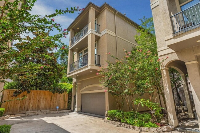 Building Photo - 3 Bed Townhome for Rent in 77030 Near Texas Medical Center
