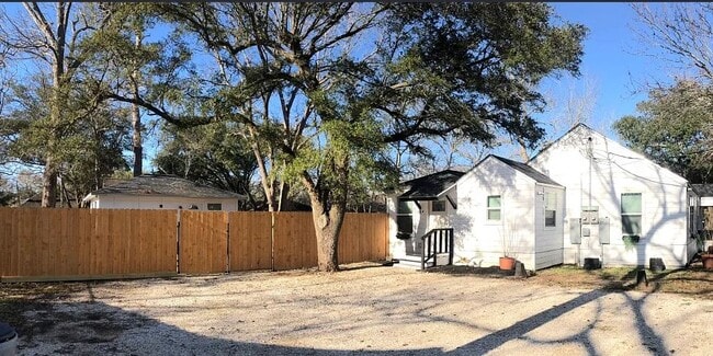 Photo - 208 E Magnolia St