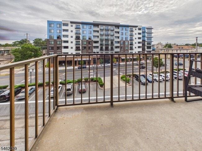 10 N Wood Ave Unit 407