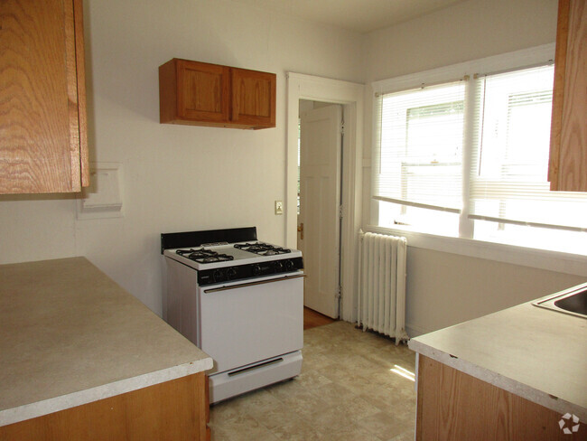 Building Photo - 111 E Gorham St Rental